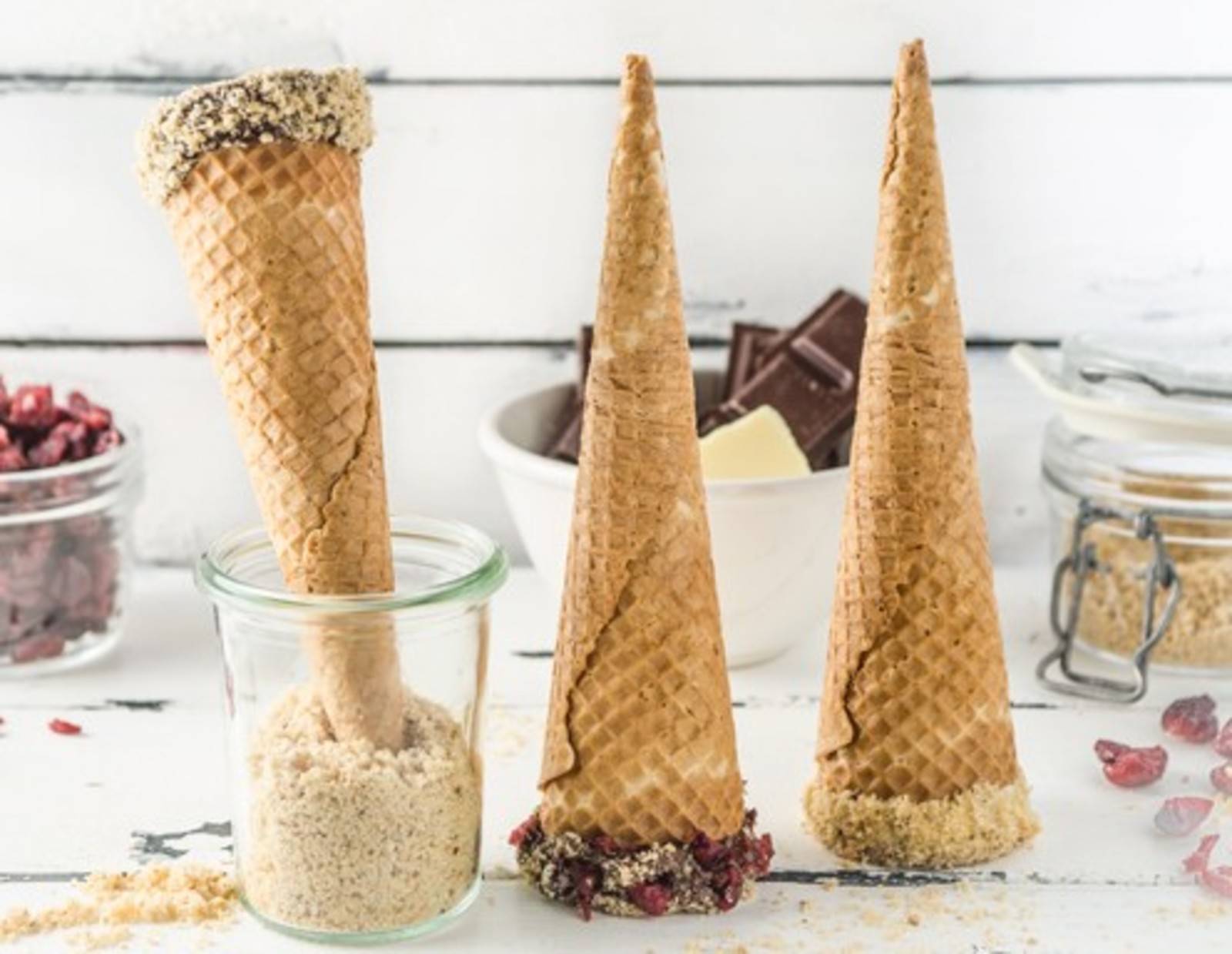 Nuss-Stanitzel mit Cranberries Rezept
