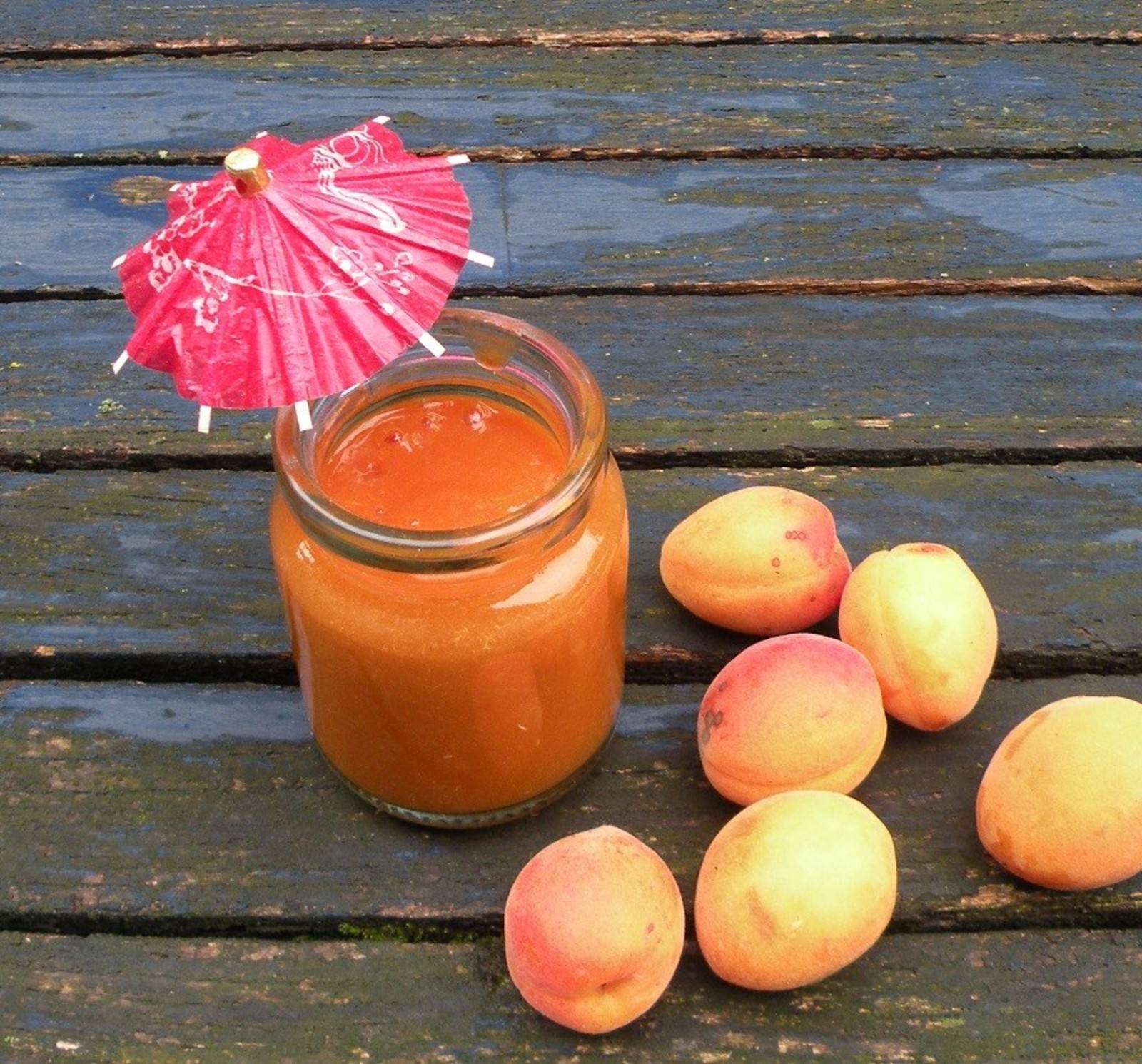 Marillensmoothie mit Orangensaft