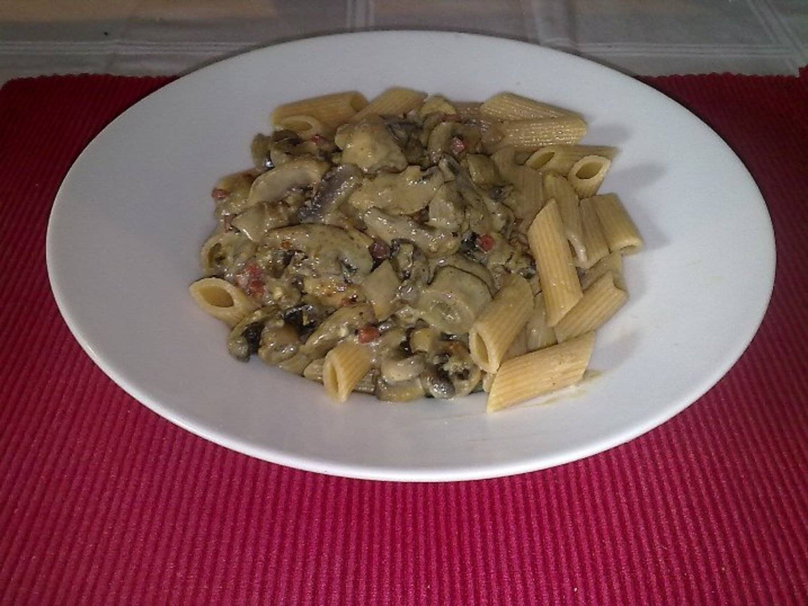 Bio-Vollkornpenne mit Pilzcurry Rezept - ichkoche.de