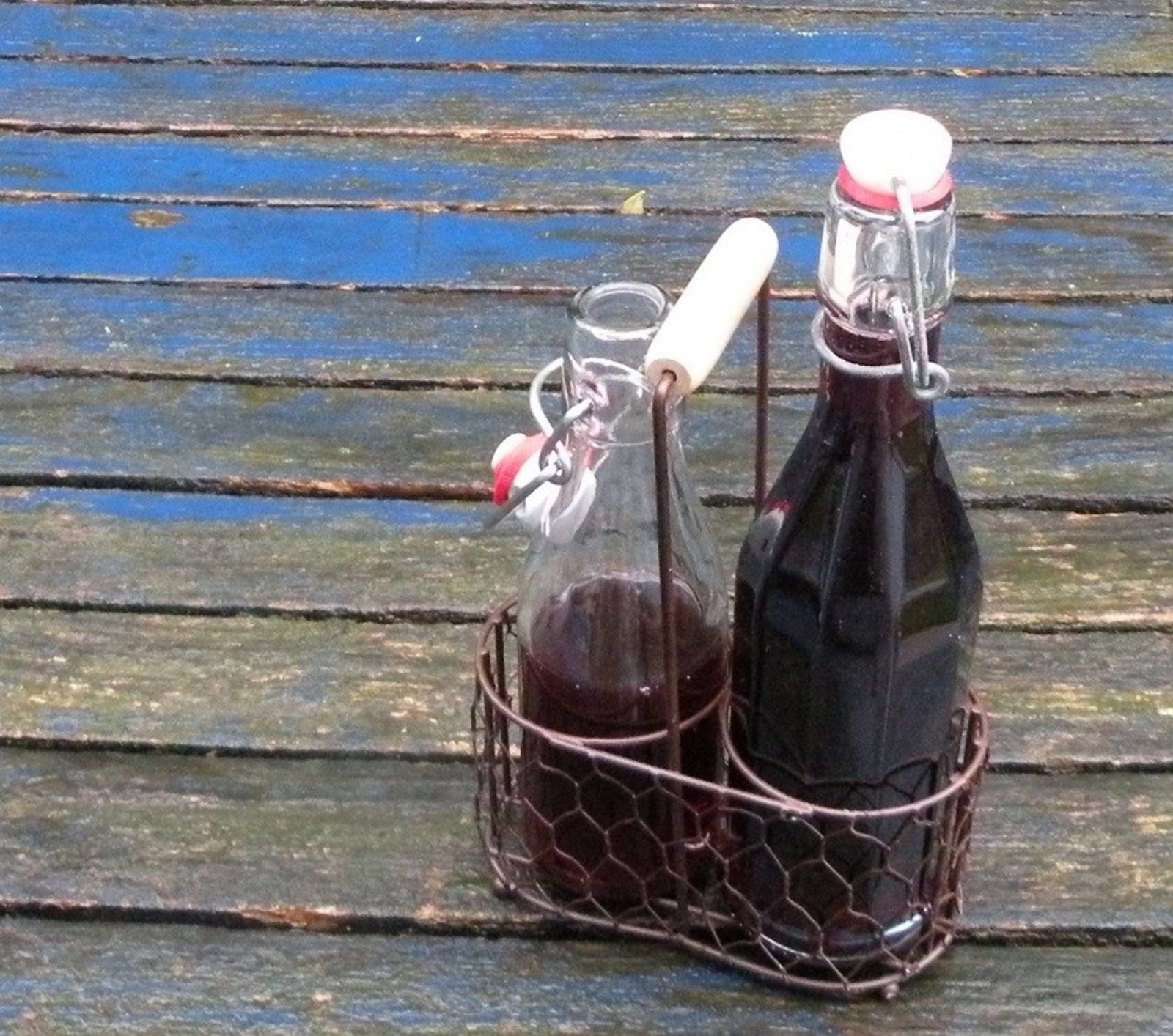 Holunderbeerensirup Rezept - ichkoche.ch Holunderbeerensirup Rezept - ichkoche.ch