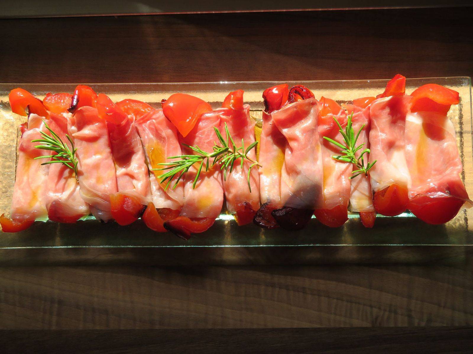 Gebratene Paprika in Prosciuttohülle mit Rosmarin Rezept - ichkoche.de