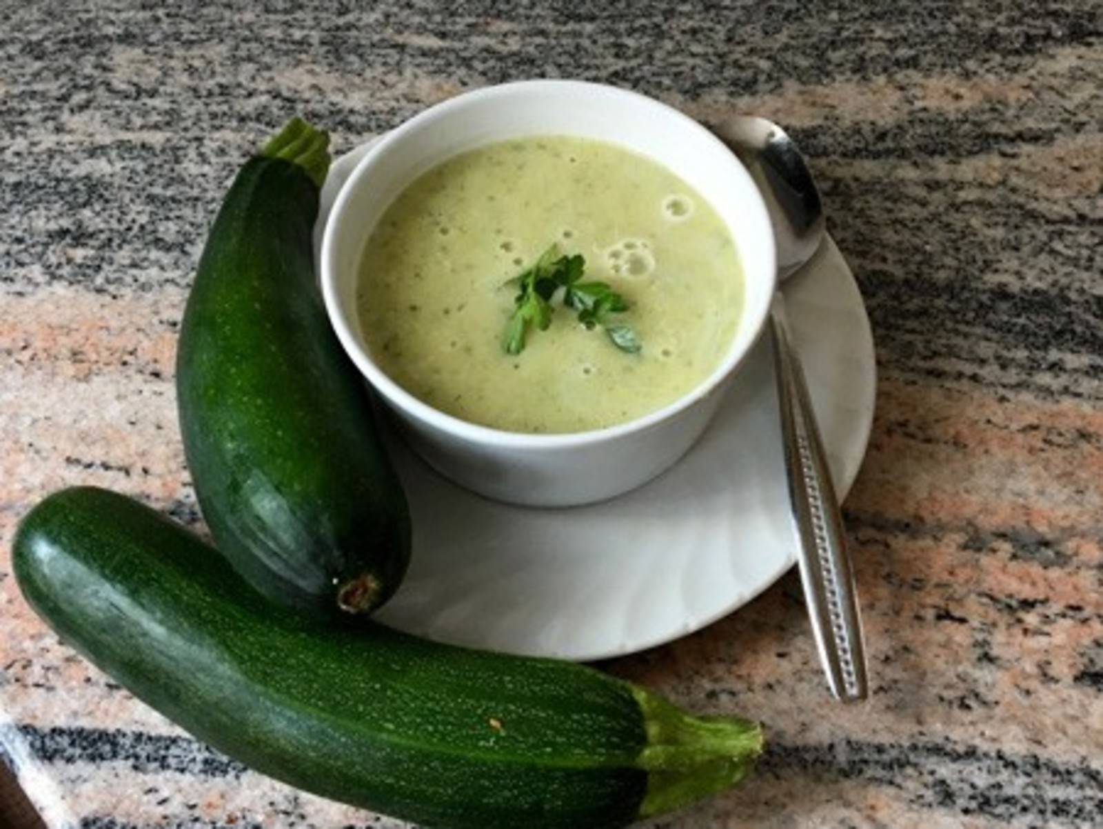 Zucchinicremesuppe mit Dill Rezept - ichkoche.at