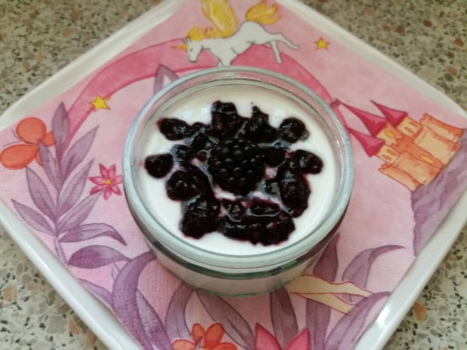 Kefir mit Brombeeren