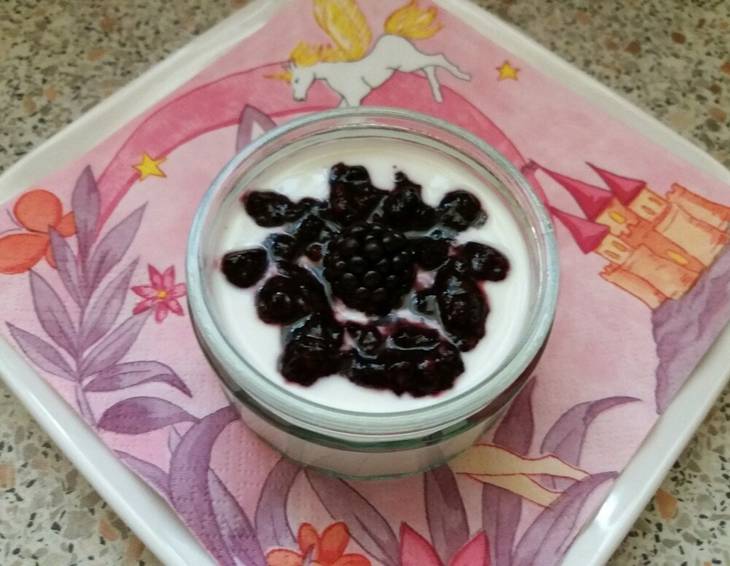 Kefir mit Brombeeren