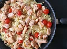 Lachs-Gemüse-Bandnudeln Lachs-Gemüse-Bandnudeln