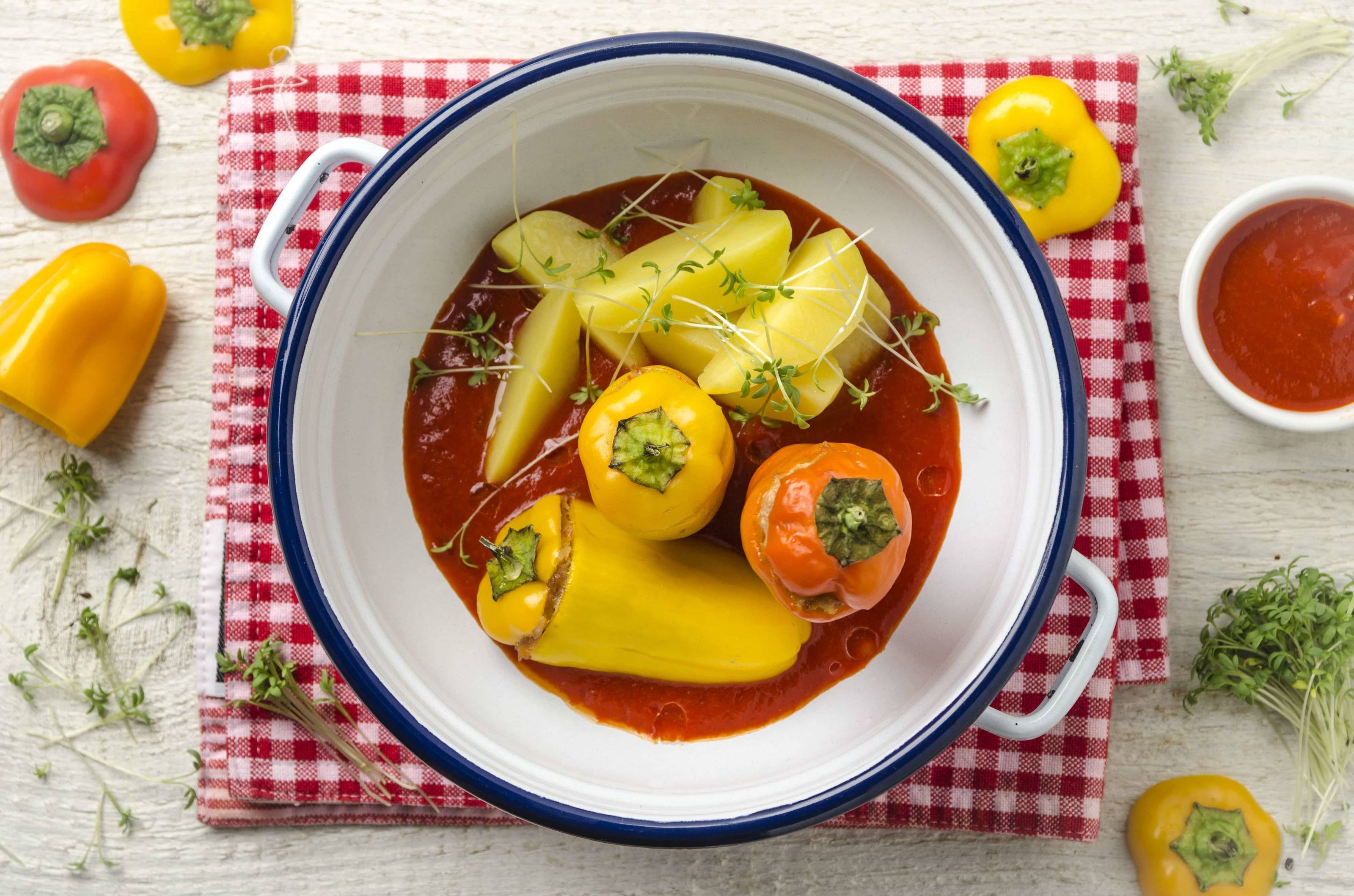 Gefüllte Paprika-Bowl mit Salzerdäpfeln Rezept