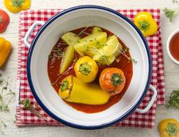 Gefüllte Paprika-Bowl mit Salzerdäpfeln