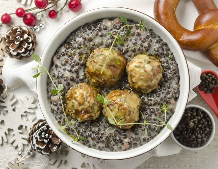 Specklinsen-Bowl mit Pilz-Brezenknöderl Specklinsen-Bowl mit Pilz-Brezenknöderl