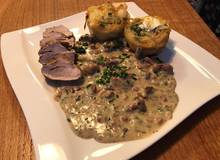 Schweinsfilet mit Eierschwammerl und Nudelnester Schweinsfilet mit Eierschwammerl und Nudelnester