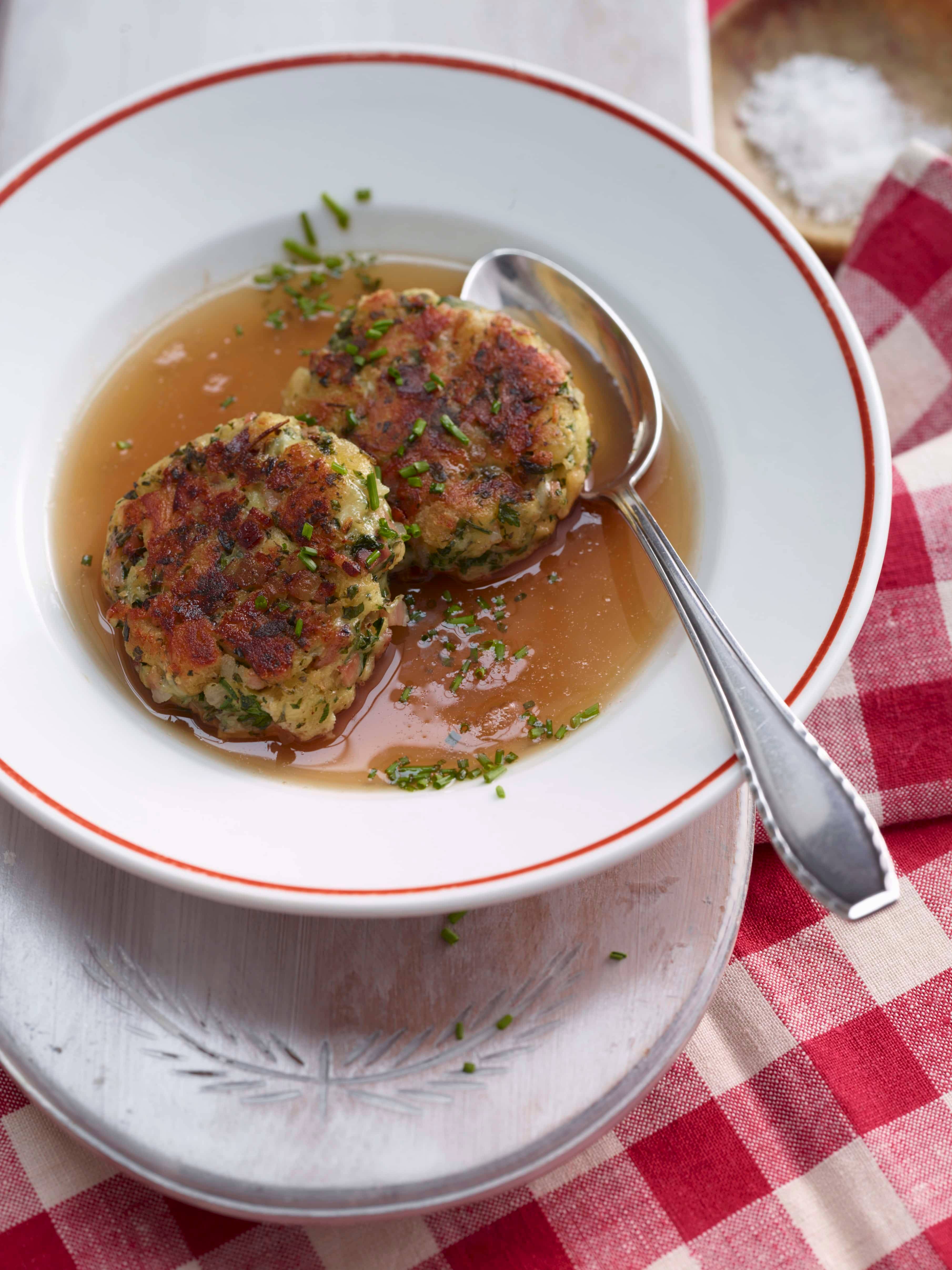 Kaspressknödelsuppe Rezept