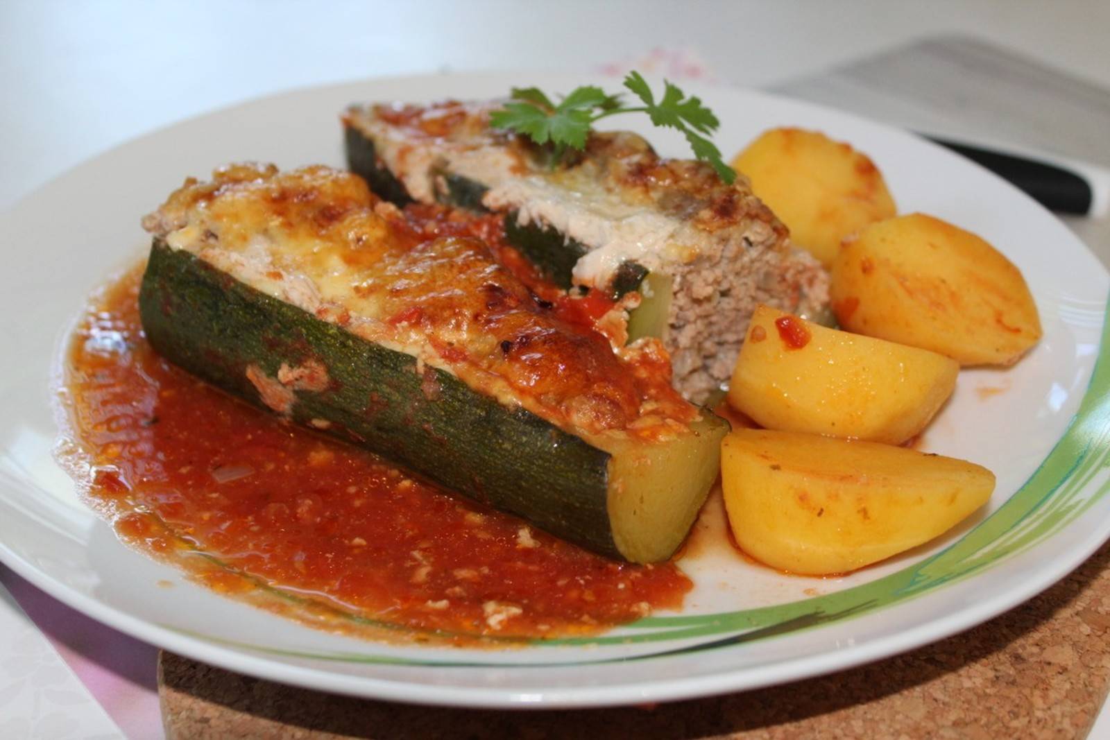 Gefüllte Zucchini