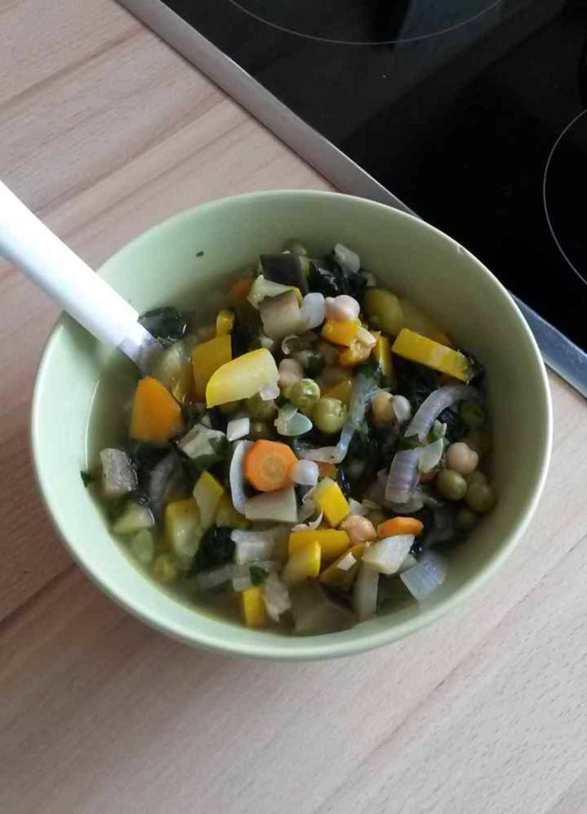 Gemüsesuppe mit Melanzani und Zucchini
