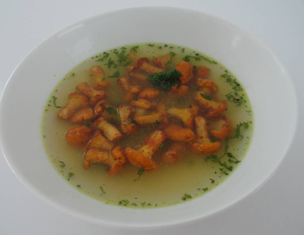 Eierschwammerlsuppe Eierschwammerlsuppe