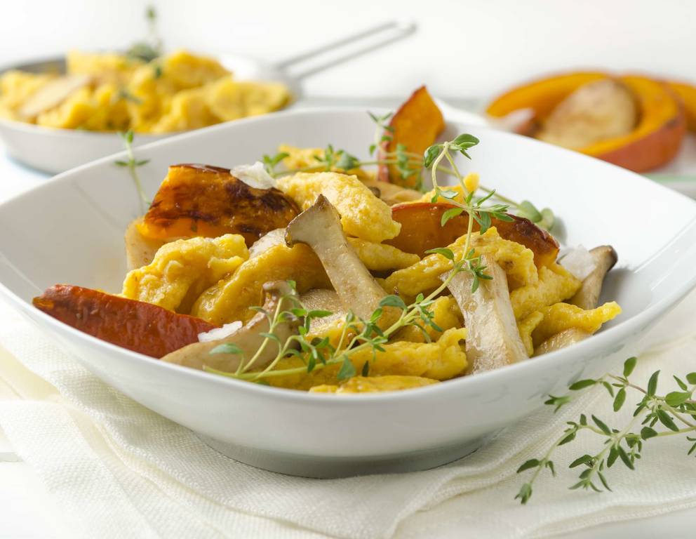 Kürbisnocken mit Kräuterseitlingen und Thymianbutter Kürbisnocken mit Kräuterseitlingen und Thymianbutter