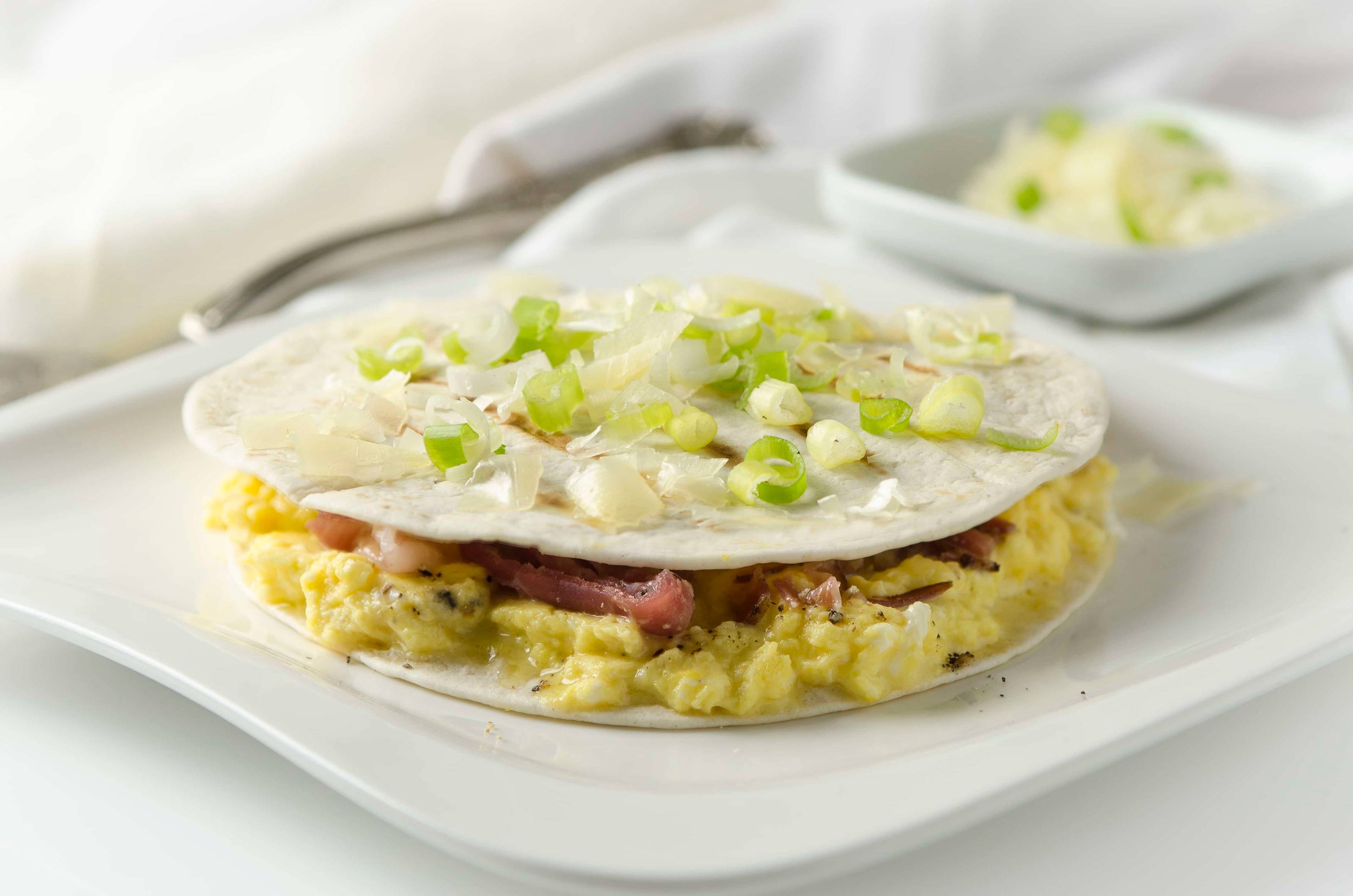 Eierspeis-Quesadilla mit Bergkäse und Speck Rezept