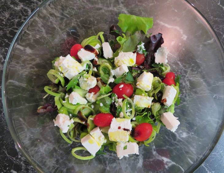 Salatschale mit Schafkäse Salatschale mit Schafkäse