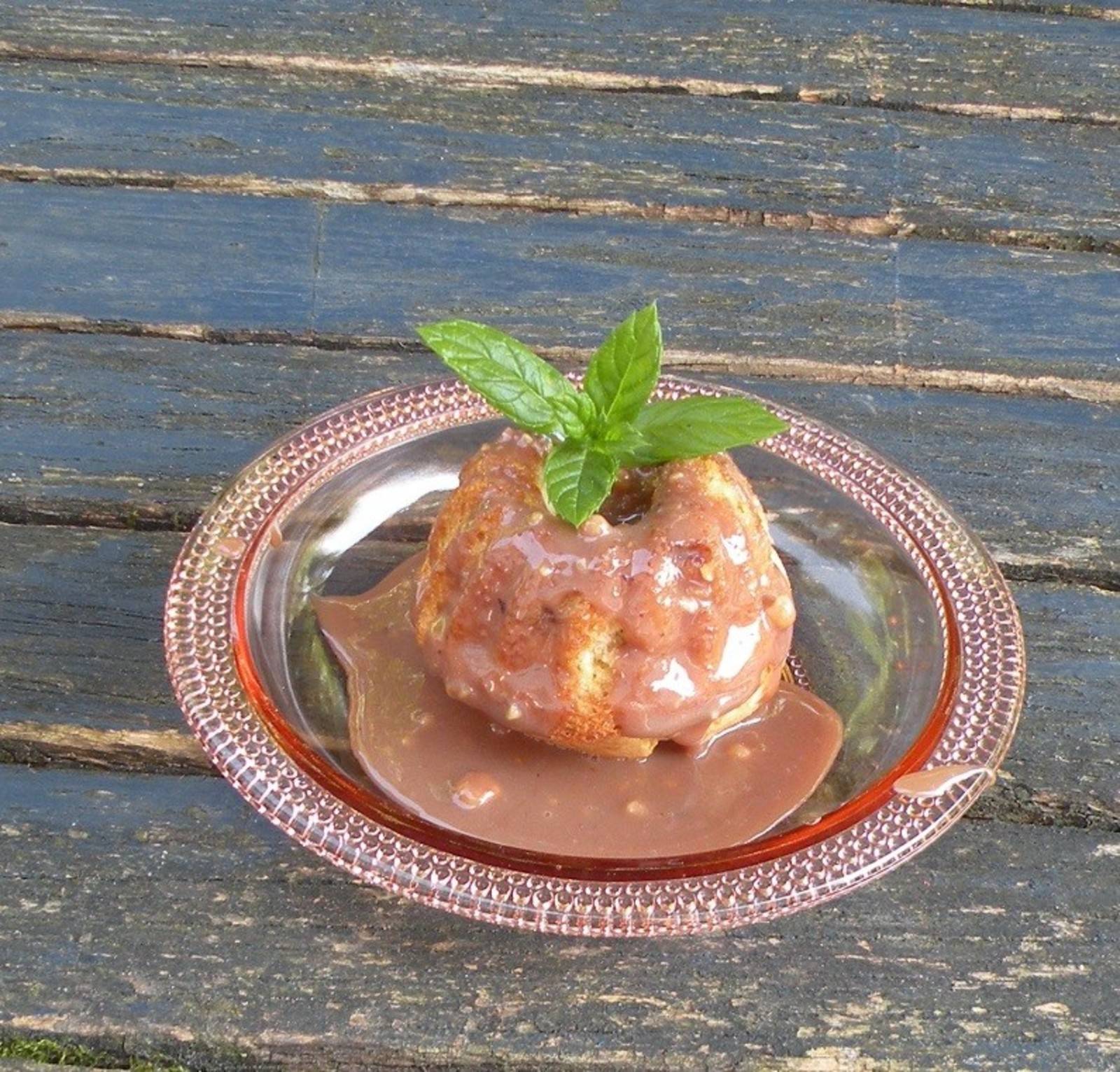 Dinkelküchlein mit Nuss-Schokosauce