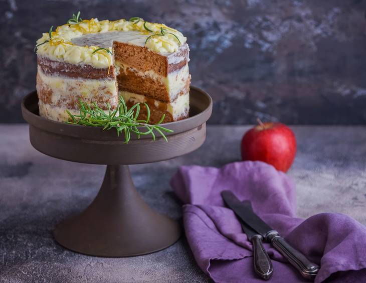 Bratapfel-Naked Cake mit Rosmarin