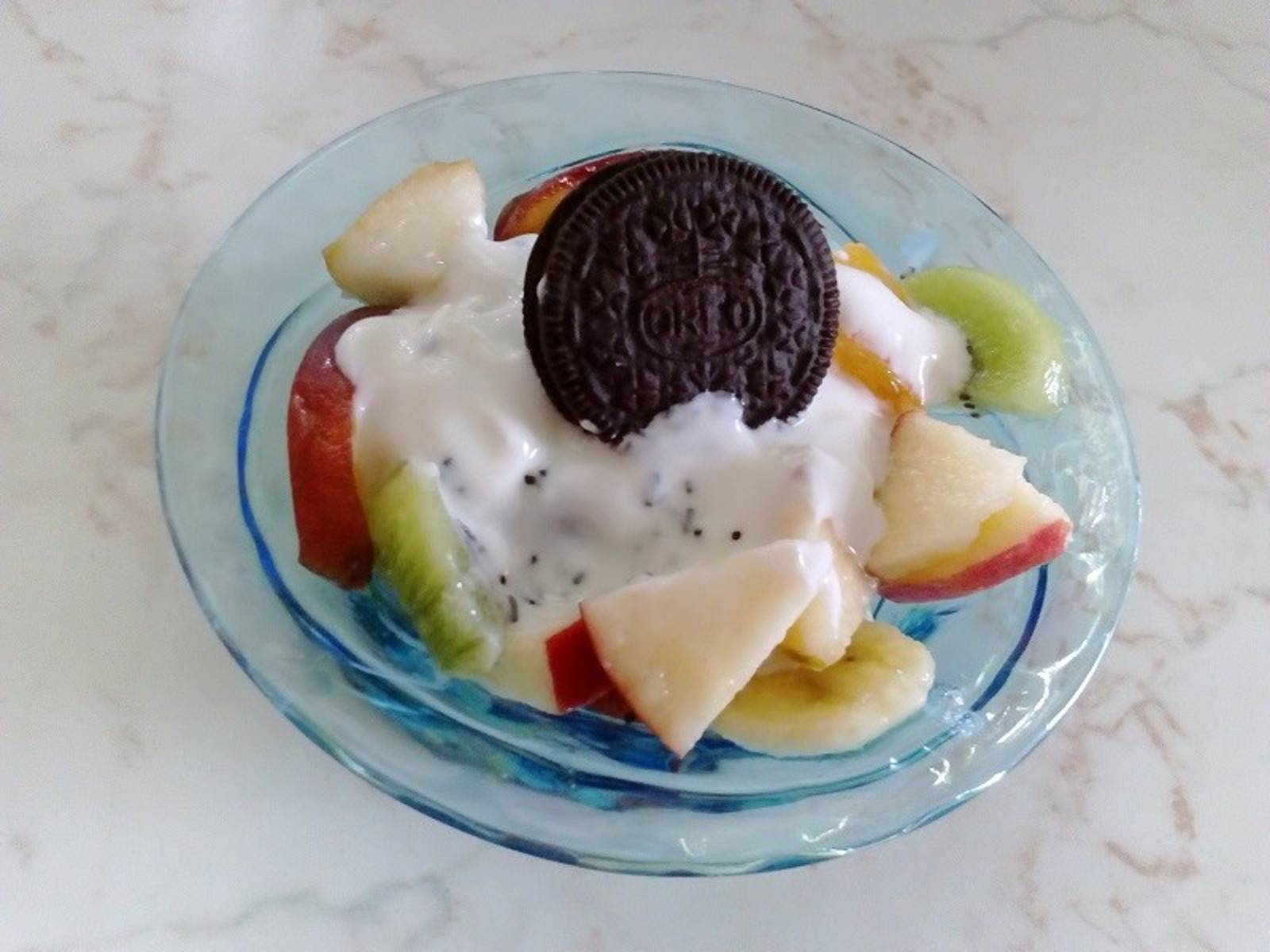 Obstsalat mit Vanillecreme und Oreokeksen Rezept - ichkoche.ch