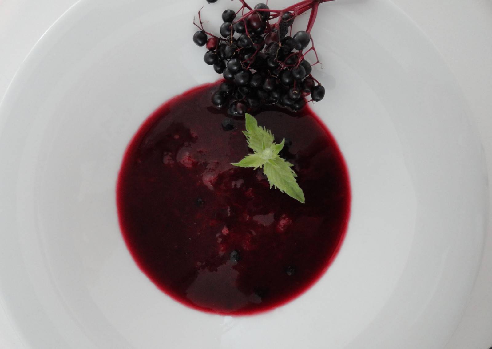 Holundersuppe Rezept - ichkoche.at Holundersuppe Rezept - ichkoche.at