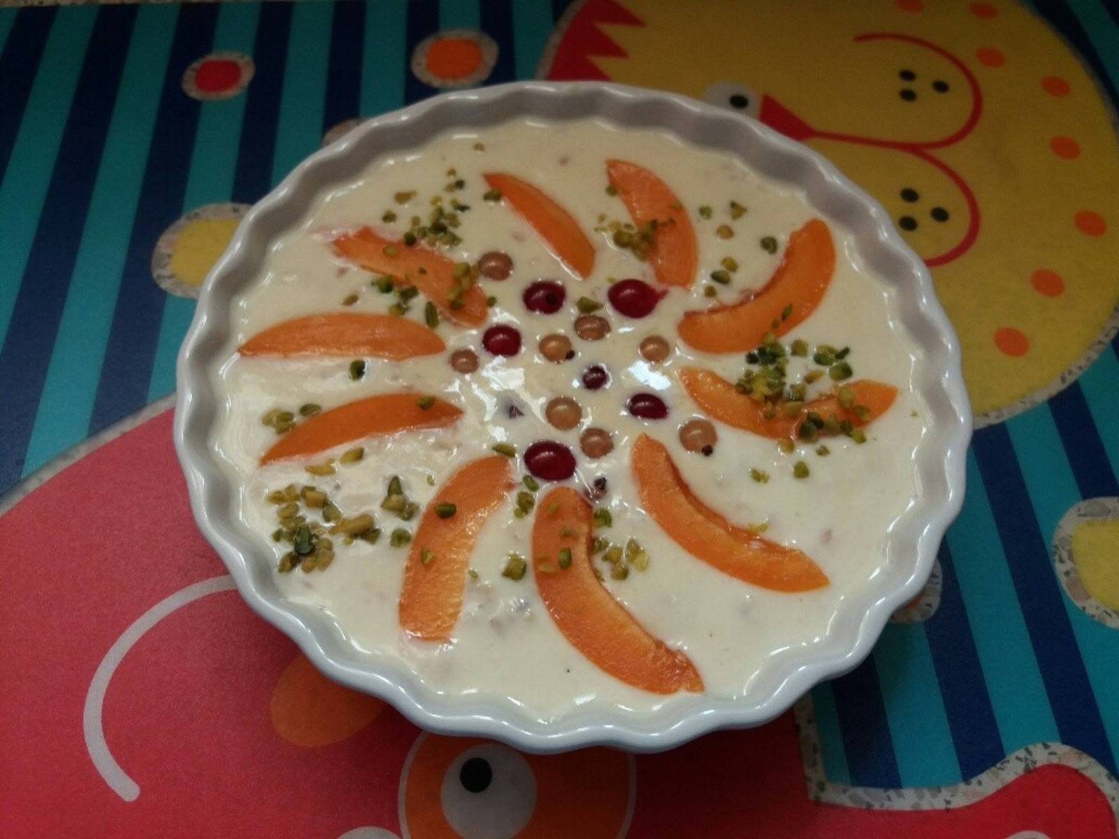 Kefir-Frühstücksbowl mit Marillen und Ribisel