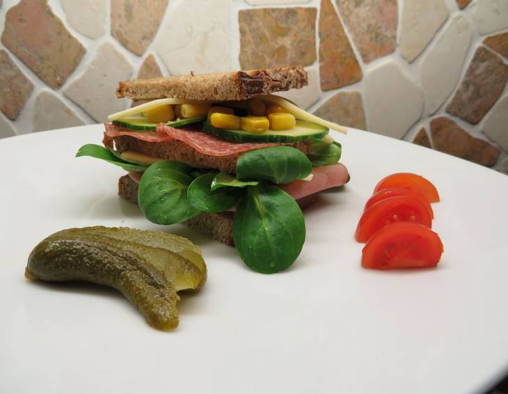 Getoastetes Schwarzbrot-Sandwich Getoastetes Schwarzbrot-Sandwich