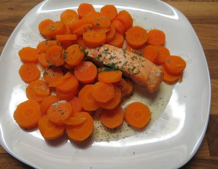 Karotten mit Lachs und Dillsafterl aus dem Dampfgarer