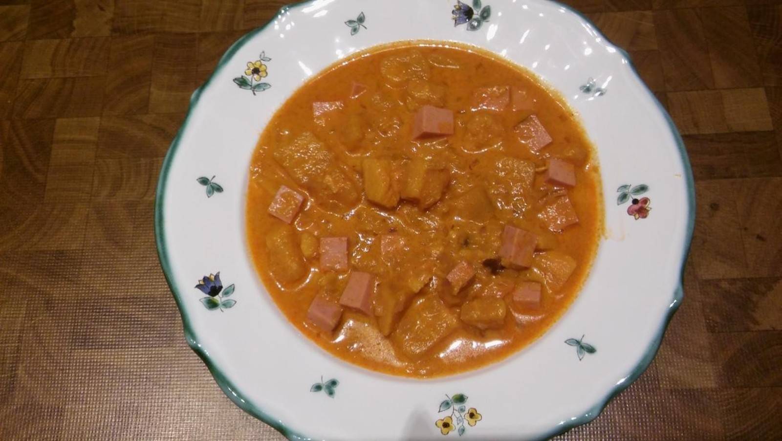 Süßkartoffelgulasch mit Leberkäse