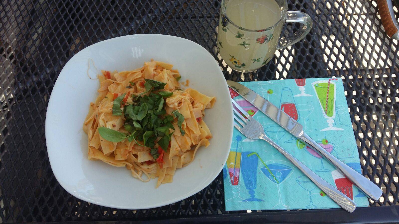 Bandnudeln mit Tomaten-Mozzarellasauce Rezept - ichkoche.at Bandnudeln mit Tomaten-Mozzarellasauce Rezept - ichkoche.at