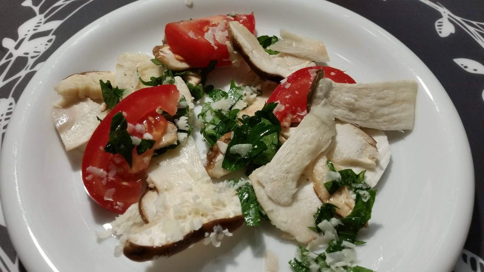 Steinpilzcarpaccio mit Petersil-Zitronenpesto Rezept - ichkoche.de