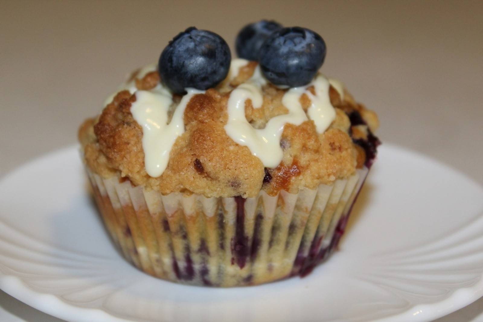 Heidelbeer-Muffins mit Streuseln Rezept - ichkoche.de