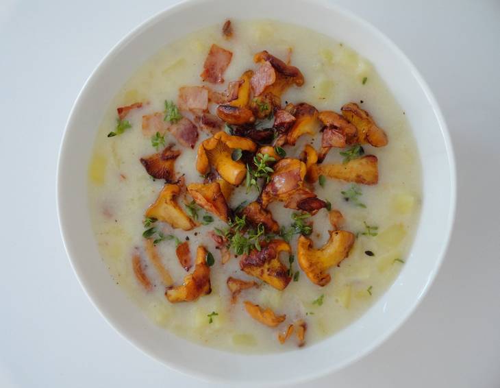 Kartoffelsuppe mit Eierschwammerln