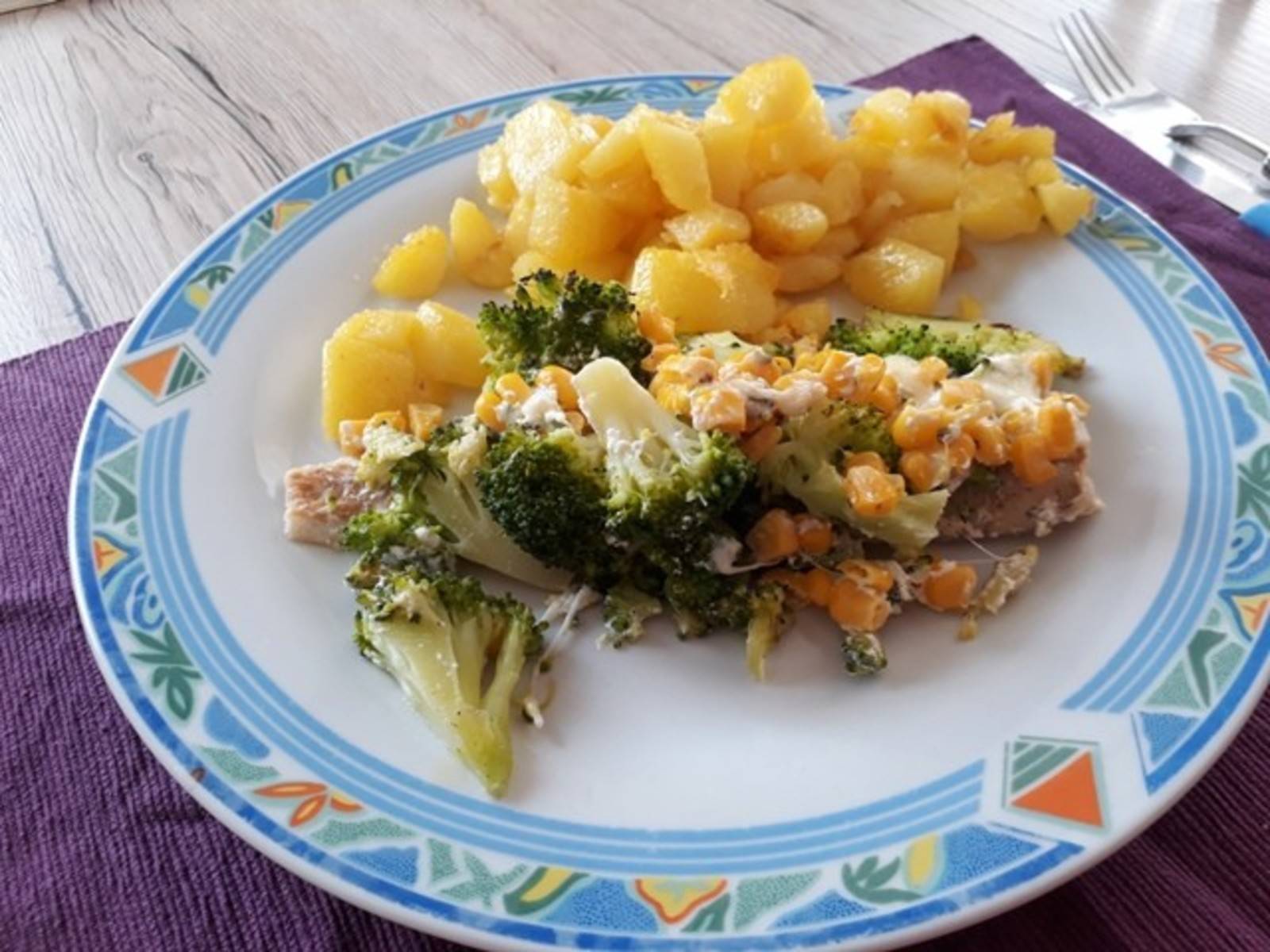 Fischfilet mit Brokkoli und Mais