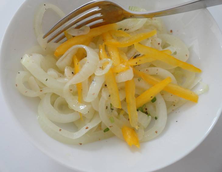 Jugoslawischer Zwiebelsalat