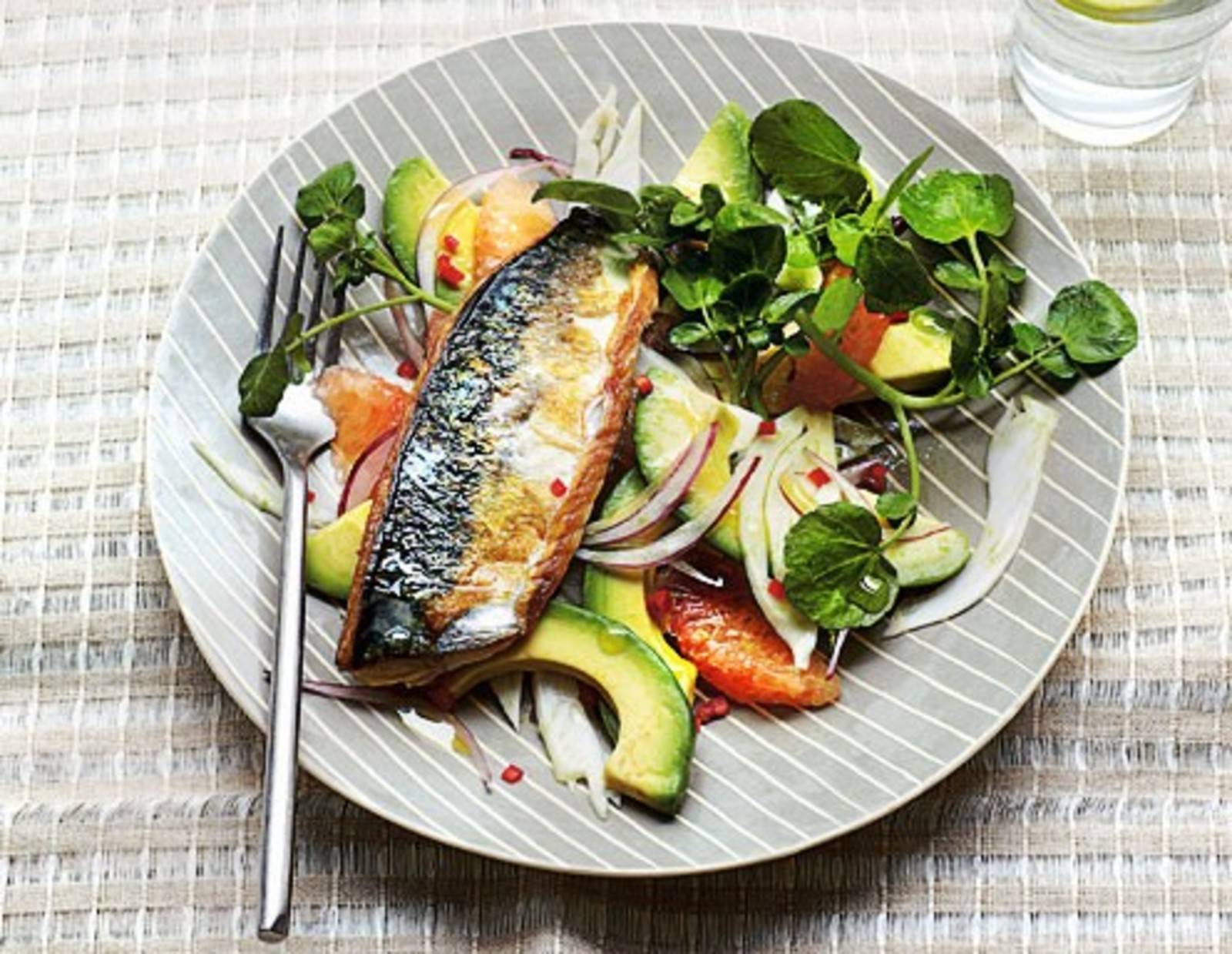 Gebratene Makrele mit Avocado und Grapefruit Rezept