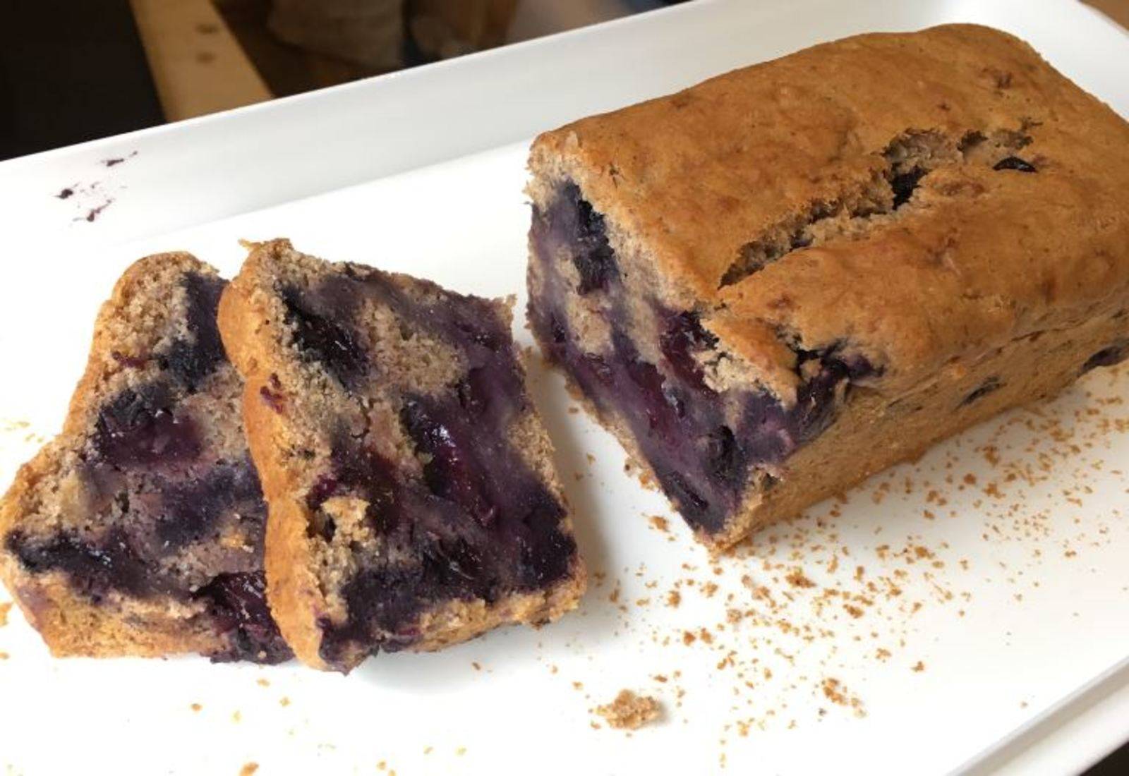 Bananenbrot mit Heidelbeeren