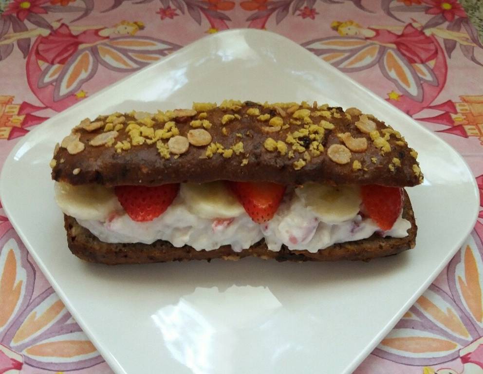 Müsliweckerl mit Bananen-Erdbeer-Aufstrich Müsliweckerl mit Bananen-Erdbeer-Aufstrich