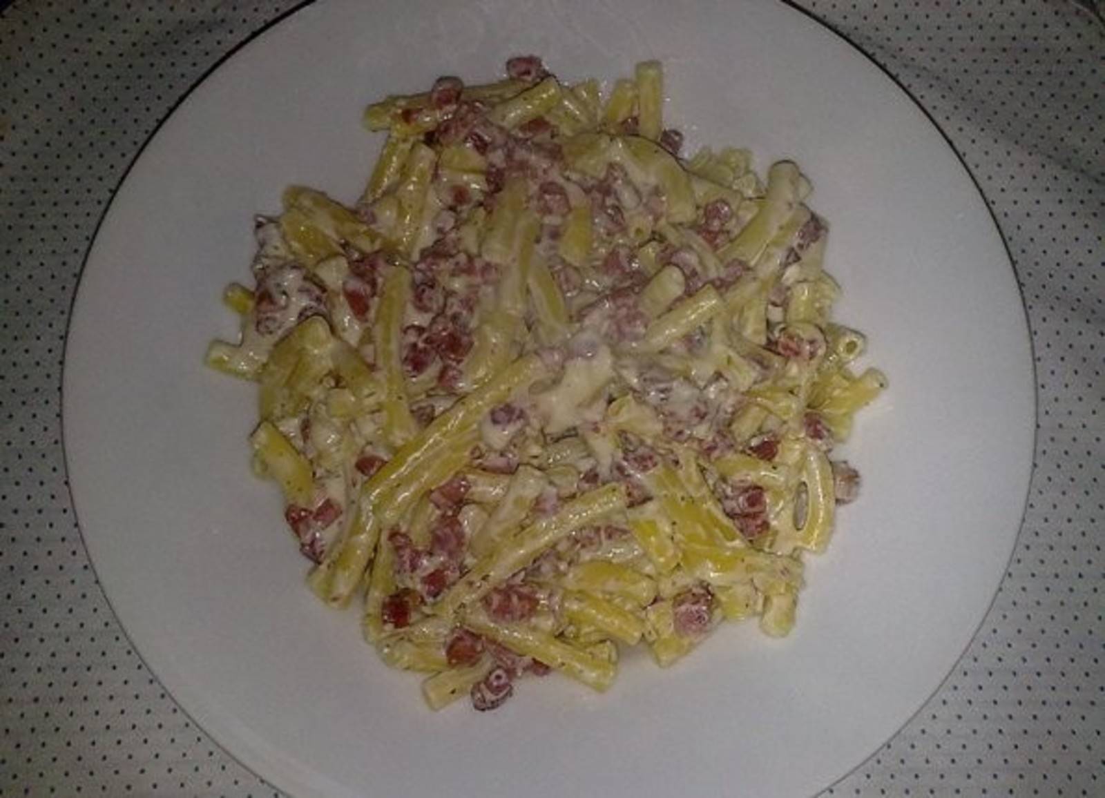 Penne Rigate in Schinkenspeck-Käsesoße