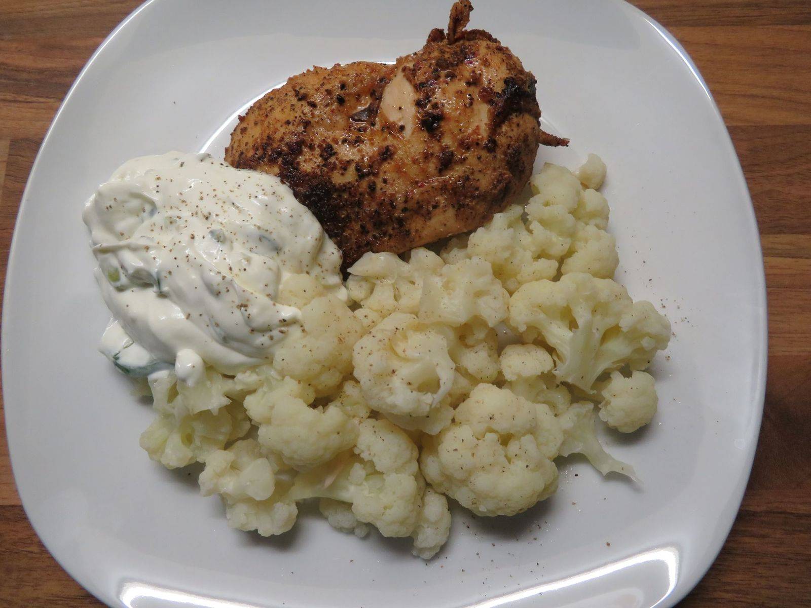 Hühnerbrust mit Karfiol und Tzatziki
