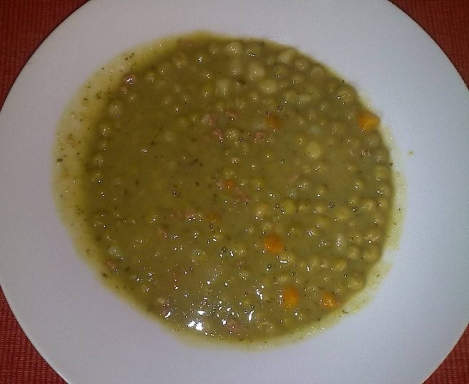 Einfache Erbsensuppe