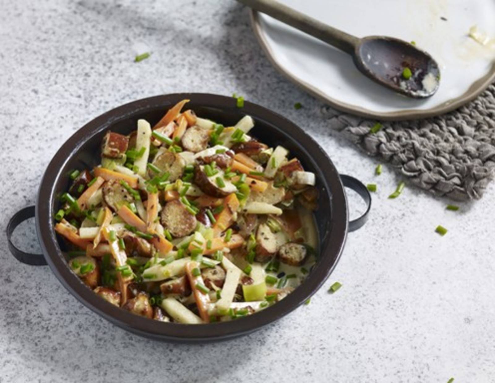 Brezelgröstl mit Wurzelgemüse Rezept - ichkoche.de Brezelgröstl mit Wurzelgemüse Rezept - ichkoche.de