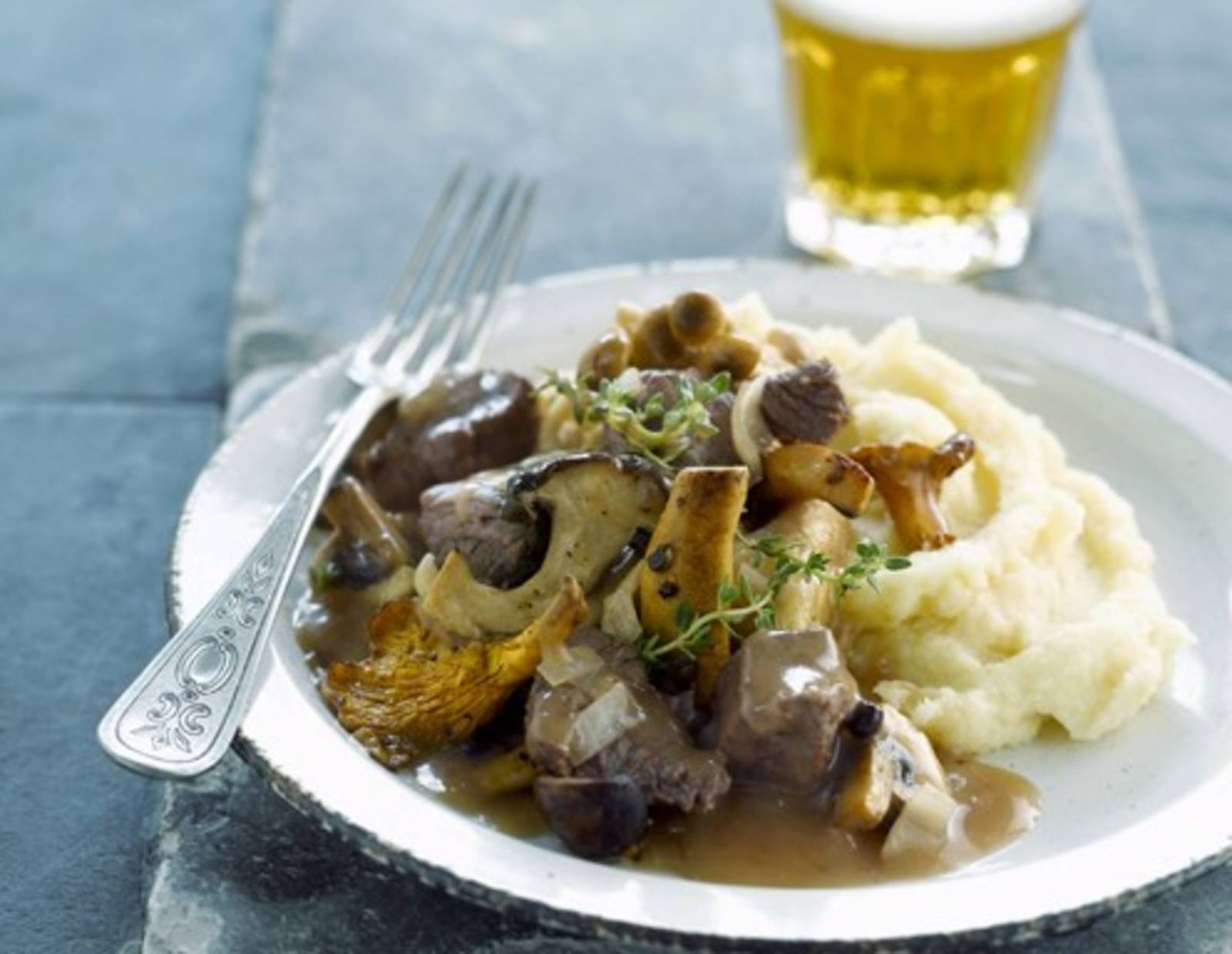Wildschweinragout mit Pilzen in Biersauce Rezept
