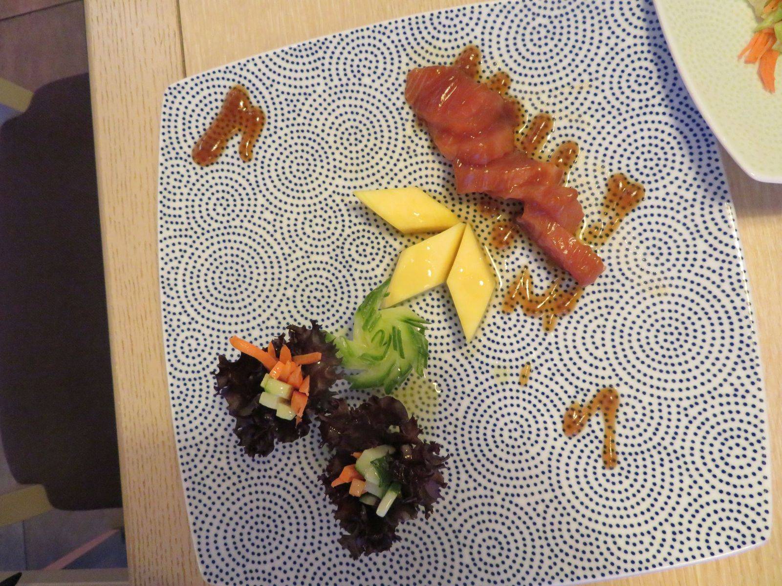 Geräucherte Lachs-Sashimi mit Kren-Sesamsauce