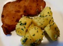 Gebackenes Putenschnitzel mit Petersilienkartoffel