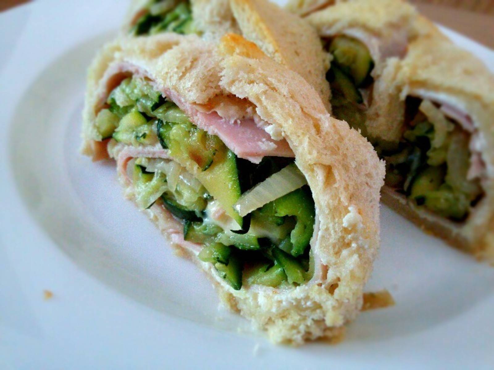 Zucchini-Toast-Roulade