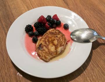 Joghurt-Pancakes mit Beeren