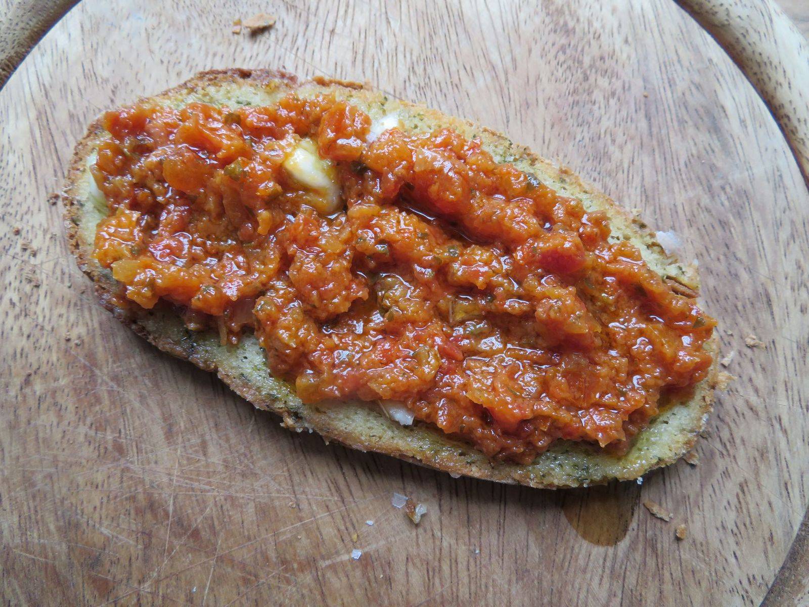 Bruschetta mit getrockneten Tomaten