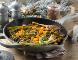 Berglinsen-Kürbis-Gemüse mit geschmorter Jungzwiebel Berglinsen-Kürbis-Gemüse mit geschmorter Jungzwiebel