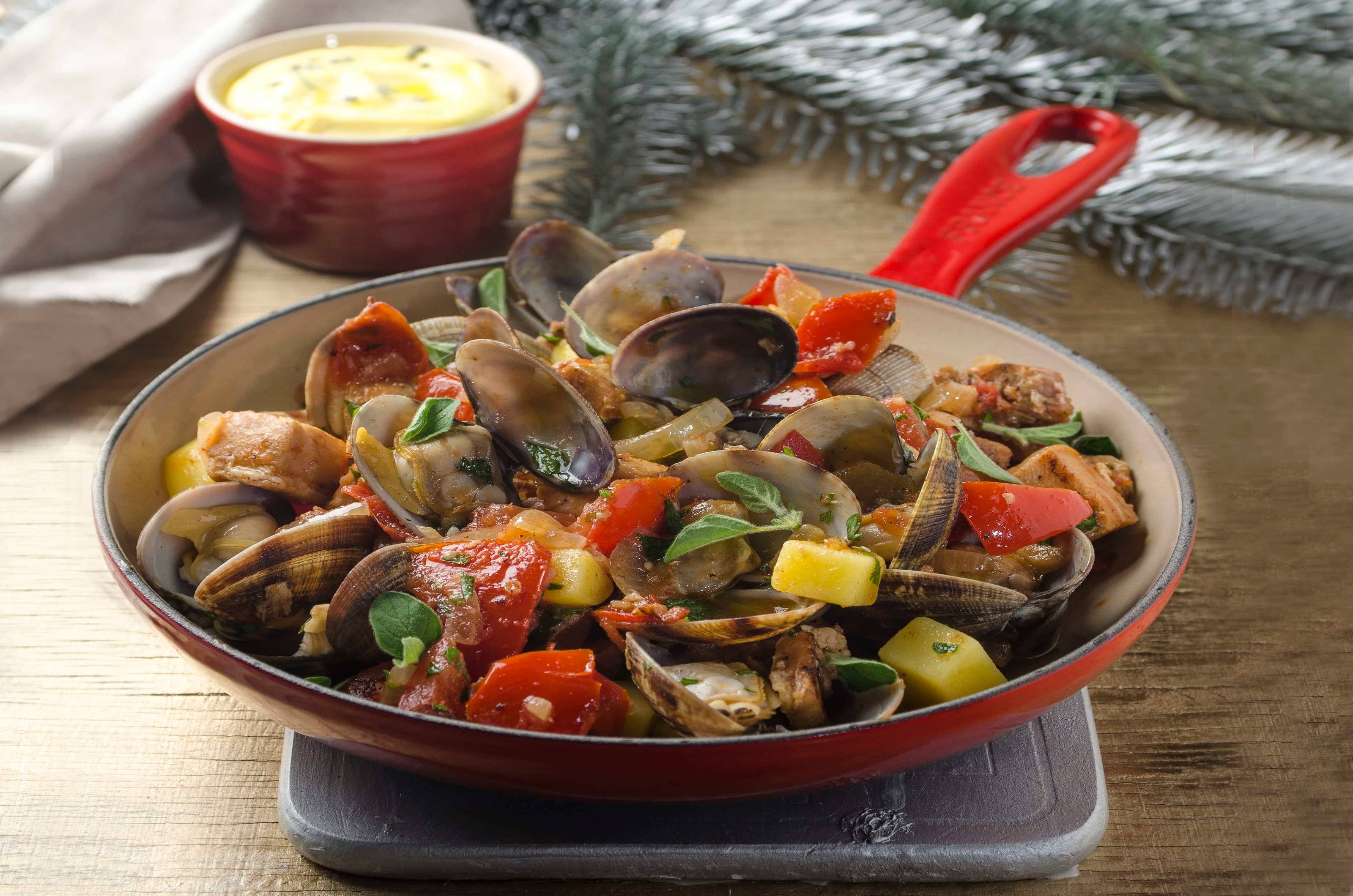 Vongole-Schweinefleisch-Eintopfs mit Lavendel-Aioli Rezept