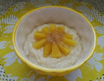 Hirsebrei mit Hawaiiananaspürree Hirsebrei mit Hawaiiananaspürree